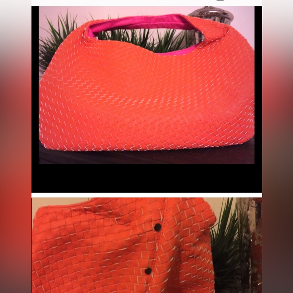 ISO THIS PURSE IF ANYONE KNOWS WHERE THEY SELL THEM OR HAS ONE PLEASE LMK❤️